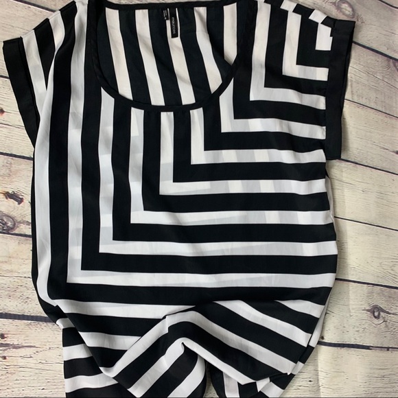 Maurices Sheer Black and White Geometric Blouse🔥 - Picture 3 of 6